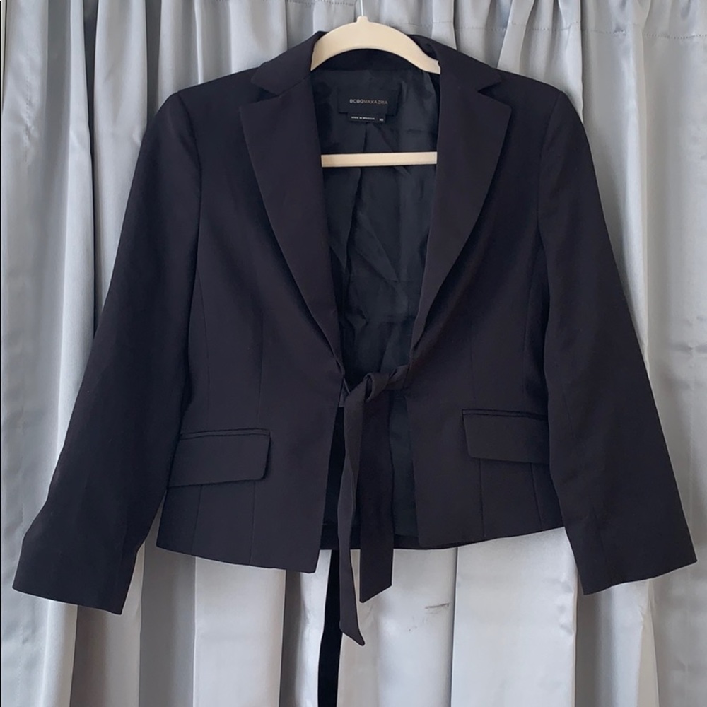 BCBG Maxazria cropped tie blazer